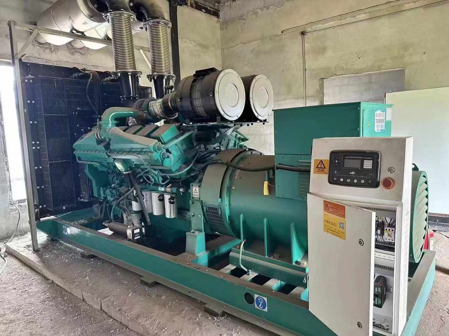 西固无功补偿装置的性能评估需要考虑哪些因素？