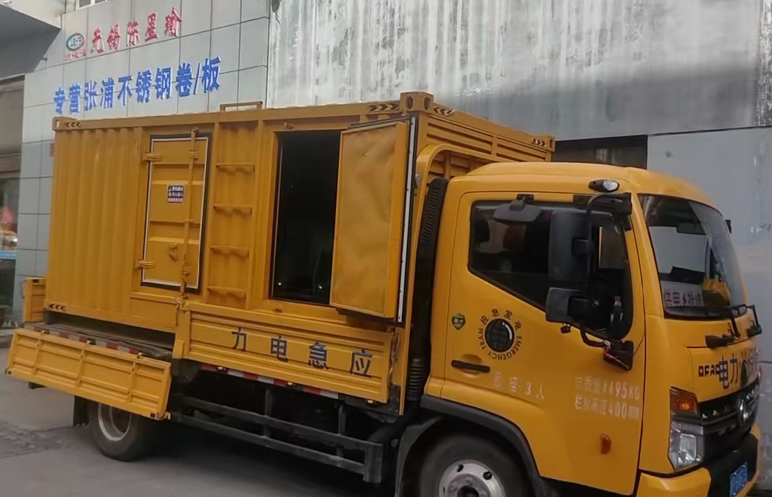 西固柴油发电机组负载测试时应如何监控机组的运行状态？