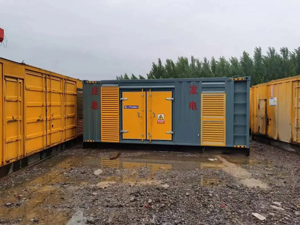 西固柴油发电机如何判断干式空气滤清器是否需要更换？